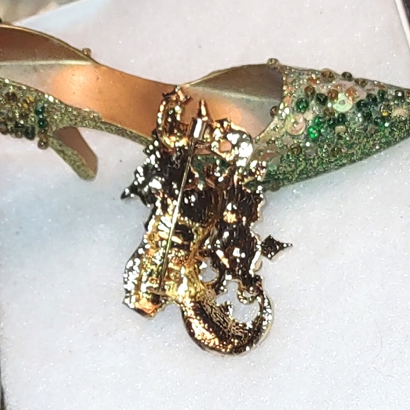 Red Crystal Elf Shoe Boot w/ Gifts Stuffed Inside - Picture 6 of 8